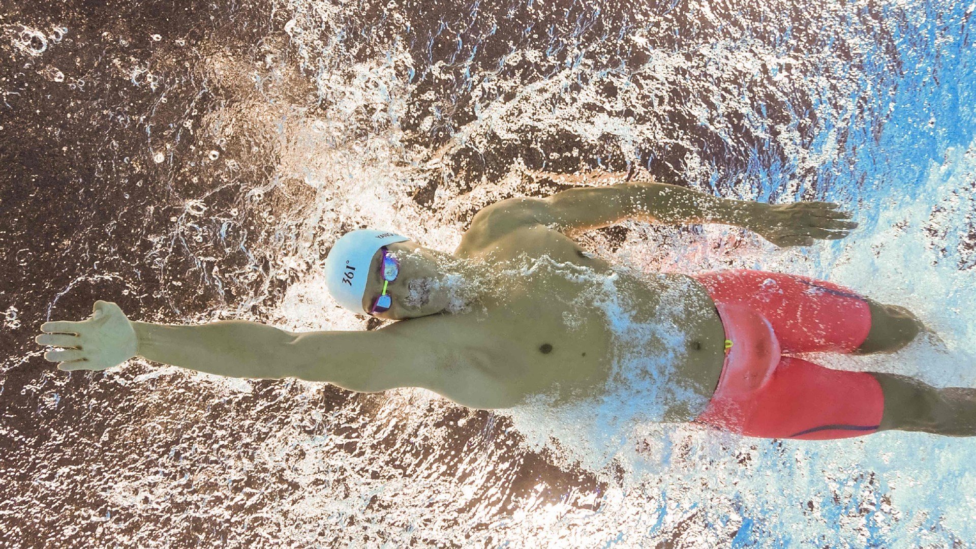 库里在总决赛第六场砍下40分,三分球16投10中,成为夺冠最大功臣!